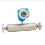 Débitmètre massique coriolis à monotube droit I 300 pour la mesure de viscosité et du débit avec un transmetteur compact facilement accessible et pour la mesure de la viscosité, température et débit